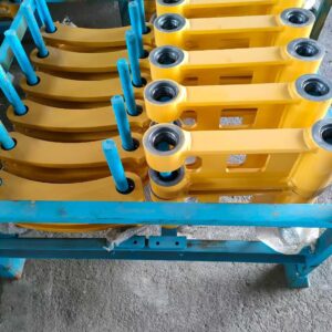 60130-92-00021转速传感器,60130-92-00022水温传感器,60130-92-00023水温传感器座,60130-98-00009鱼眼摄像头,60200-07-00026空滤安全滤芯,60210-03-00049除水放心滤滤芯,60210-03-00050燃油粗滤滤芯,60210-03-00051燃油精滤滤芯,60210-03-00149机油滤芯,60210-04-00048硅胶管,60210-07-00009压差指示器,60210-07-00015空滤主滤芯,60210-07-00016空滤安全滤芯,60210-38-00015新风滤网,60210-38-00017滤网,60210-63-00057O型圈,60210-64-00003垫片,60210-64-00004垫片,60210-64-00031垫片,60210-64-00032垫片,60210-64-00060O型圈,60210-78-00028回油滤芯,60210-78-00035液压吸油滤芯,60210-82-00003压力开关,60210-84-00008先导过滤器,60210-89-00034液压锤过滤器滤芯,60210-91-00009电源总开关,60210-92-00011压力变送器,60210-92-00012油温传感器,60210-92-00013压力变送器,60210-92-00051集成电气柜,60210-92-00059电锁,60210-96-00003中央配电盒,60215-33-00215前挡风玻璃